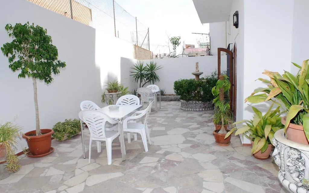 Hostal Montana Сан-Антонио-Абад Испания