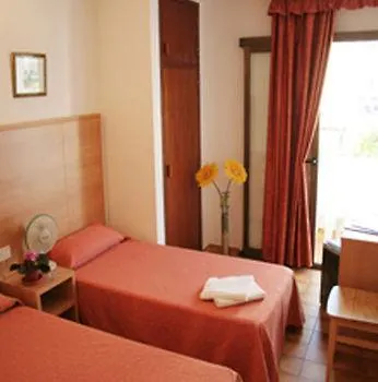 Гостевой дом Hostal Montana Сан-Антонио-Абад